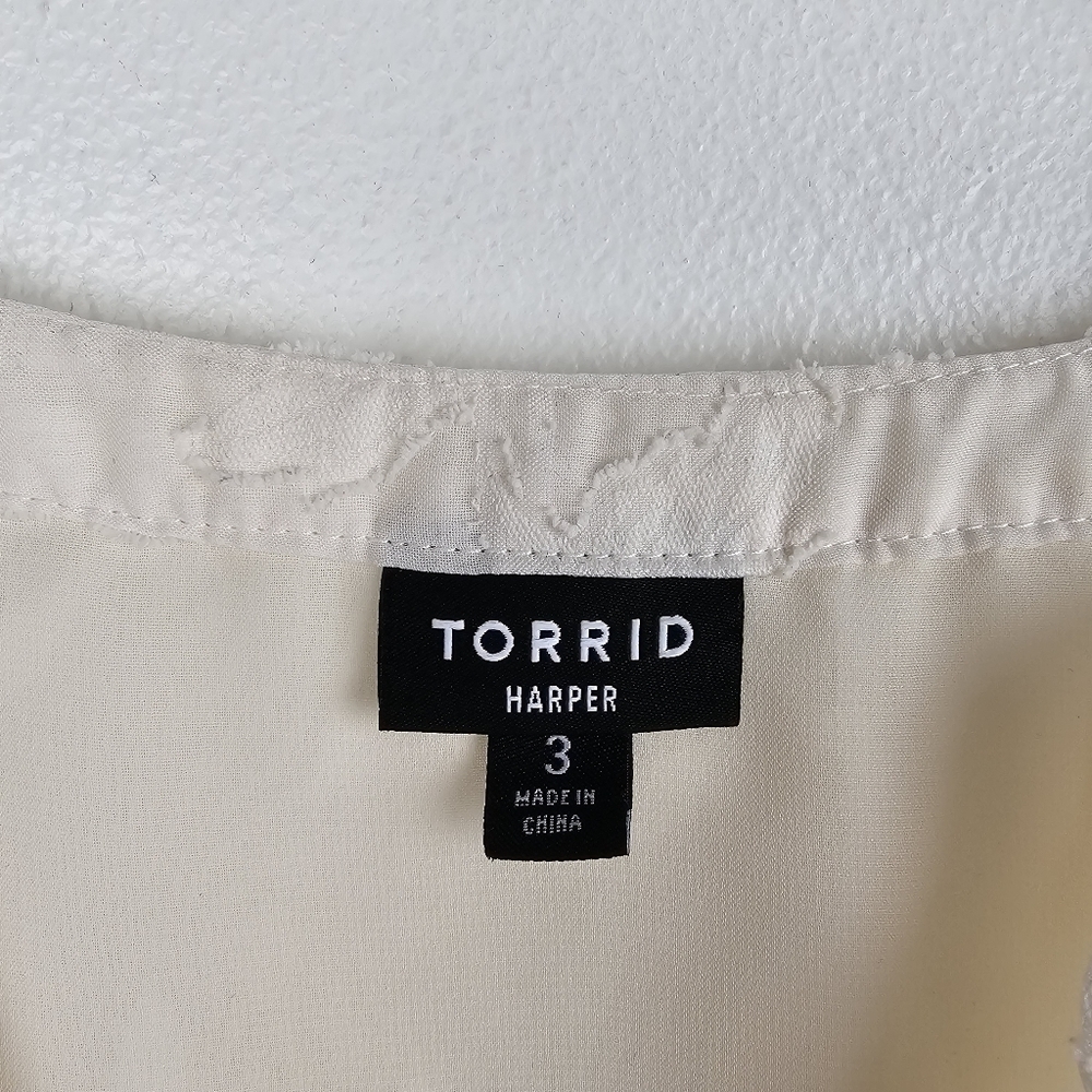 Torrid Cream Floral Semi-Sheer Blouse - Picture 4 of 9